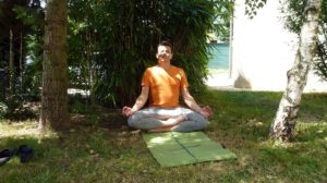 Yoga Medidation im Garten